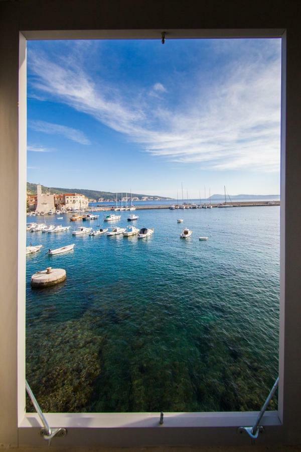 Villa Martina Komiza Bagian luar foto