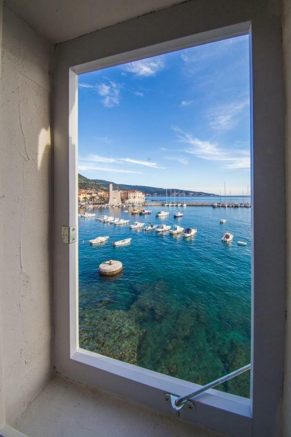 Villa Martina Komiza Bagian luar foto
