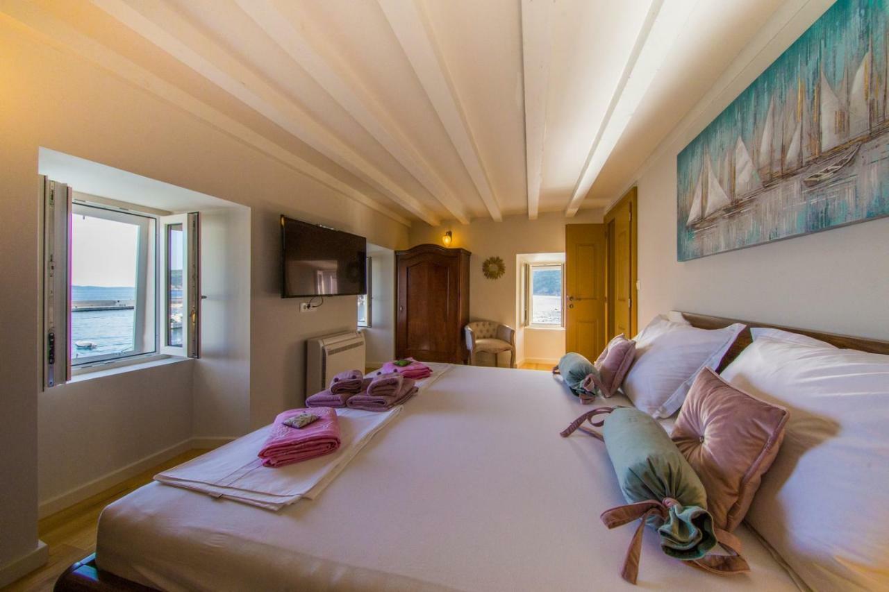 Villa Martina Komiza Bagian luar foto