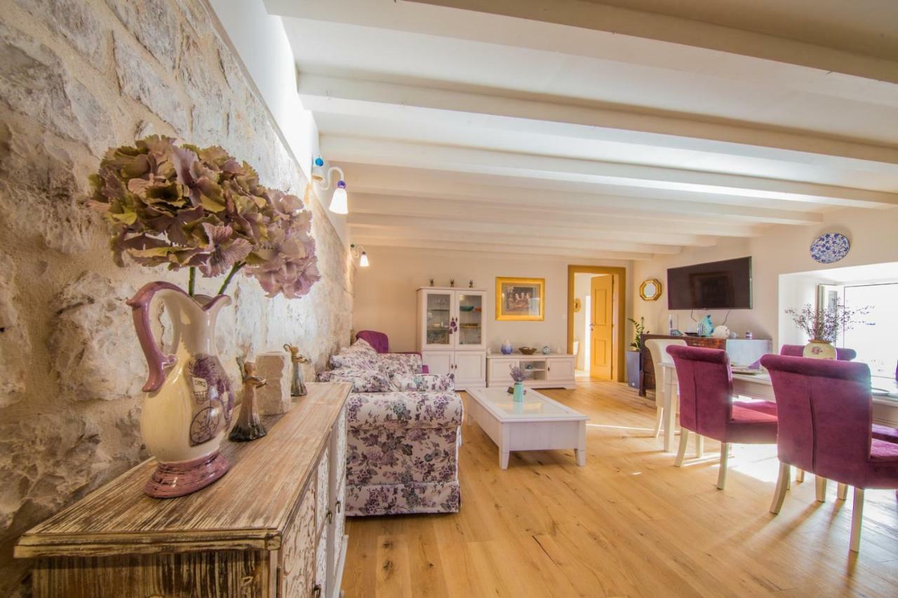 Villa Martina Komiza Bagian luar foto